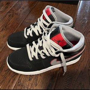 EUC Jordan 1 Mid GS Particle Grey